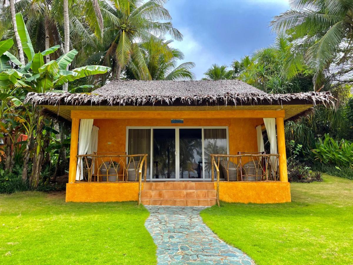 Coco Grove Beach Resort, Siquijor Island Exterior foto A bungalow at the resort