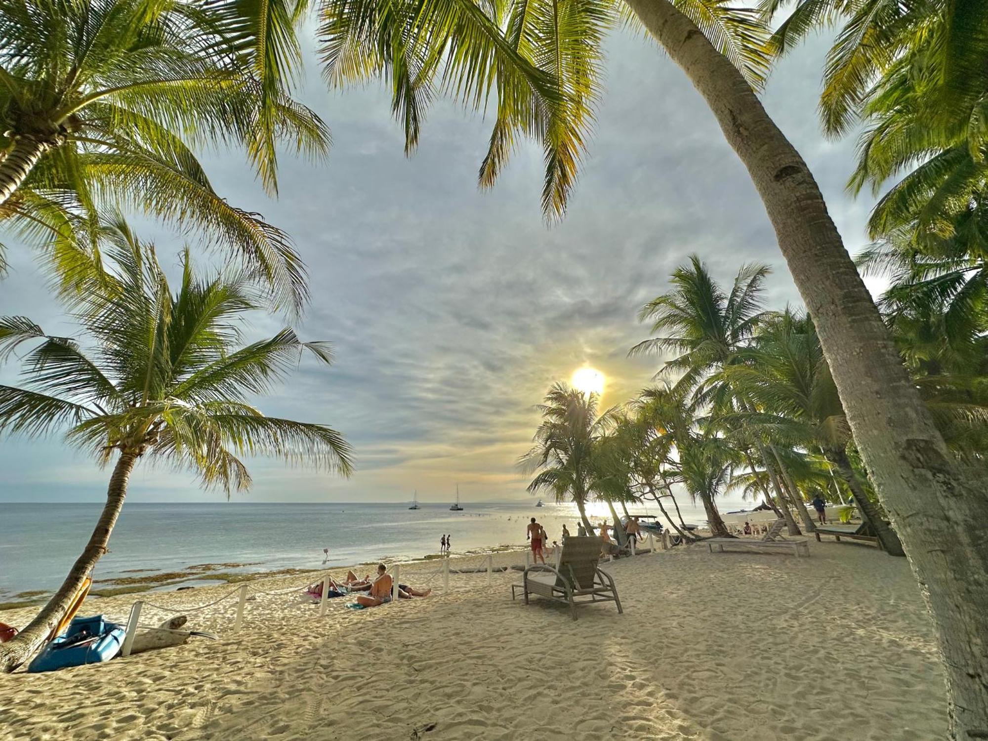 Coco Grove Beach Resort, Siquijor Island Exterior foto Sunset at the beach